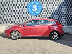Röd Begagnad 2011 Ford Focus Titanium Halvkombi | 59 000 kr (Marknadspris)