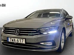 Grå Begagnad 2023 VW Passat Kombi | 369 900 kr (Marknadspris)