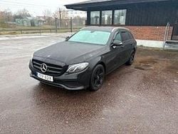 Svart Begagnad 2018 Mercedes E200 Avantgarde Kombi | 189 900 kr (Marknadspris)