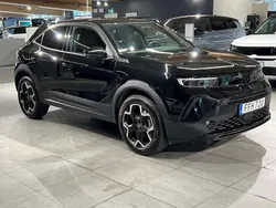 Svart Begagnad 2024 Opel Mokka Ultimate SUV | 239 900 kr (Marknadspris)