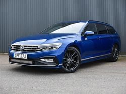 Blå Begagnad 2020 VW Passat R-line Kombi | 239 900 kr (Marknadspris)