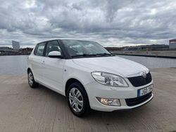 Vit Begagnad 2014 Skoda Fabia Ambition Halvkombi | 49 900 kr (Superpris)