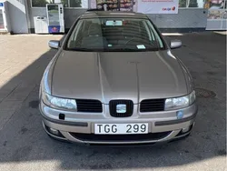 Grå Begagnad 2002 Seat Leon Halvkombi | 14 000 kr (Marknadspris)