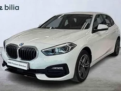 Vit Begagnad 2022 BMW 118 Halvkombi | 237 900 kr
