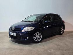 Mörkblå (blå) Begagnad 2012 Toyota Auris Halvkombi | 97 800 kr (Marknadspris)