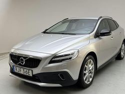 Silver Begagnad 2019 Volvo V40 CC Plus Kombi | 235 000 kr (Marknadspris)