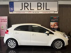 Vit Begagnad 2014 Kia Rio Halvkombi | 33 900 kr (Marknadspris)