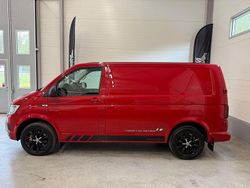 Flerfärgad (röd) Begagnad 2018 VW T6 Edition Van | 399 900 kr (Dyr)