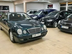 Mörkgrön Begagnad 2001 Mercedes E200 Sedan | 39 900 kr