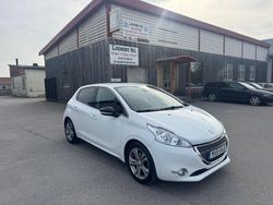 Vit Begagnad 2013 Peugeot 208 Halvkombi | 58 000 kr (Marknadspris)