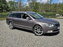 Brun Begagnad 2011 Skoda Superb Kombi | 79 500 kr (Marknadspris)