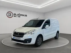 Vit Begagnad 2018 Peugeot Partner Minibuss | 98 500 kr (Bra pris)