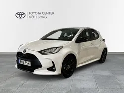 Platinum white pearl (089) Begagnad 2022 Toyota Yaris Hybrid Style Halvkombi | 229 900 kr (Marknadspris)