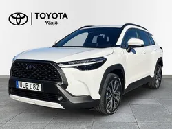 Vit Begagnad 2024 Toyota Corolla Cross Style SUV | 339 000 kr (Marknadspris)