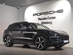 Svart (black) Ny 2025 Porsche Cayenne SUV | 1 666 200 kr (Dyr)