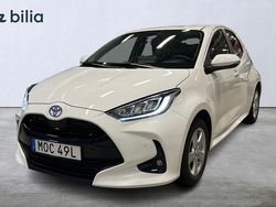 Vit Begagnad 2025 Toyota Yaris Hybrid Active Halvkombi | 279 900 kr (Lite dyr)