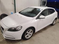 Vit Begagnad 2017 Volvo V40 Kinetic Halvkombi | 134 900 kr (Marknadspris)