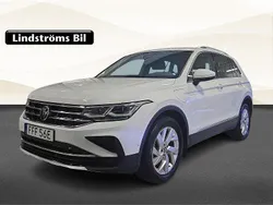 Vit Begagnad 2021 VW Tiguan Elegance SUV | 309 900 kr (Marknadspris)