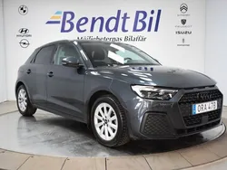 Grå Begagnad 2023 Audi A1 Sportback Proline Halvkombi | 249 400 kr (Marknadspris)
