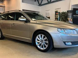 Ljusbrun Begagnad 2015 Volvo V70 Momentum Kombi | 134 900 kr (Marknadspris)