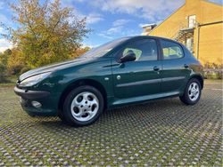 Grön Begagnad 2003 Peugeot 206 Roland Garros Halvkombi | 23 500 kr (Marknadspris)