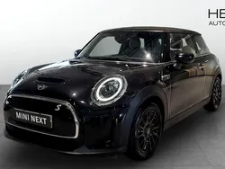 Svart (black) Begagnad 2022 Mini Cooper SE Halvkombi | 218 700 kr (Marknadspris)