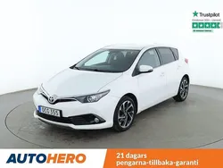 Vit Begagnad 2016 Toyota Auris Active Halvkombi | 125 000 kr (Marknadspris)