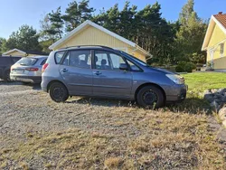 Blå Begagnad 2004 Toyota Corolla Verso Minibuss | 33 000 kr (Superpris)