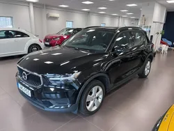 Svart Begagnad 2018 Volvo XC40 Momentum SUV | 239 000 kr (Marknadspris)
