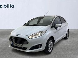 Vit Begagnad 2016 Ford Fiesta Halvkombi | 99 900 kr (Marknadspris)