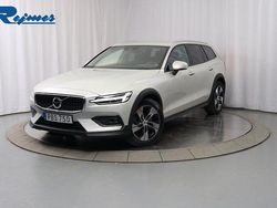 Vit Begagnad 2022 Volvo V60 CC Kombi | 304 800 kr (Marknadspris)