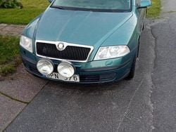 Grön Begagnad 2008 Skoda Octavia Halvkombi | 14 800 kr (Marknadspris)