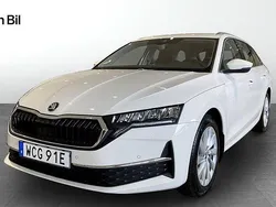 Vit (candy white) Ny 2025 Skoda Octavia Selection Kombi | 362 000 kr (Marknadspris)