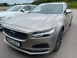 Ljusgrå (bright dusk metallic) Begagnad 2023 Volvo V90 Core Kombi | 379 000 kr (Marknadspris)