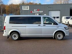 Silver Begagnad 2018 VW Caravelle Trendline Minibuss | 239 900 kr (Marknadspris)
