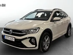 Ljusgrå Begagnad 2024 VW Taigo R-line SUV | 269 900 kr (Marknadspris)