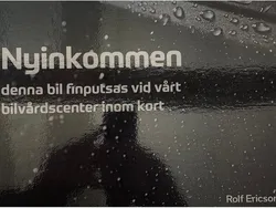 Ljusgrå Begagnad 2023 Volvo XC40 Core SUV | 309 500 kr (Marknadspris)