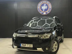 Svart Begagnad 2015 Mitsubishi Outlander SUV | 109 800 kr (Marknadspris)