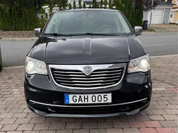 Svart Begagnad 2015 Lancia Voyager Minibuss | 157 900 kr (Marknadspris)