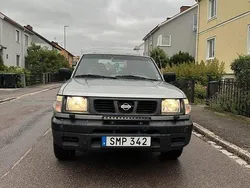 Grå Begagnad 2001 Nissan Navara Pickup | 59 999 kr