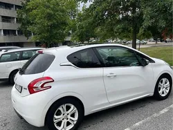 Vit Begagnad 2012 Peugeot 208 Halvkombi | 60 000 kr (Marknadspris)