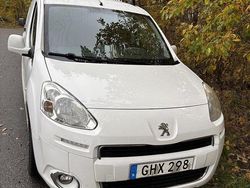 Vit Begagnad 2014 Peugeot Partner Minibuss | 46 000 kr (Marknadspris)