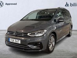 Mörkgrå Begagnad 2024 VW Touran R-line Minibuss | 389 000 kr (Marknadspris)