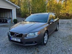 Grå Begagnad 2010 Volvo V70 Momentum Kombi | 60 000 kr (Superpris)
