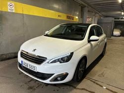 Vit Begagnad 2015 Peugeot 308 Allure Halvkombi | 128 000 kr