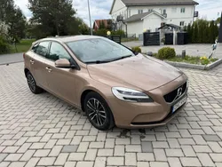 Brun Begagnad 2017 Volvo V40 Momentum Kombi | 130 000 kr (Bra pris)