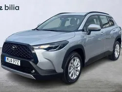 Silver Begagnad 2025 Toyota Corolla Cross Active SUV | 369 900 kr (Marknadspris)
