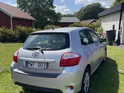 Silver Begagnad 2012 Toyota Auris Plus Halvkombi | 70 000 kr (Marknadspris)