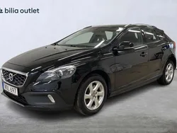 Svart Begagnad 2014 Volvo V40 CC Momentum Kombi | 154 900 kr (Marknadspris)