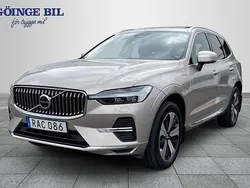 Ljusgrå Begagnad 2024 Volvo XC60 Plus SUV | 549 000 kr (Marknadspris)